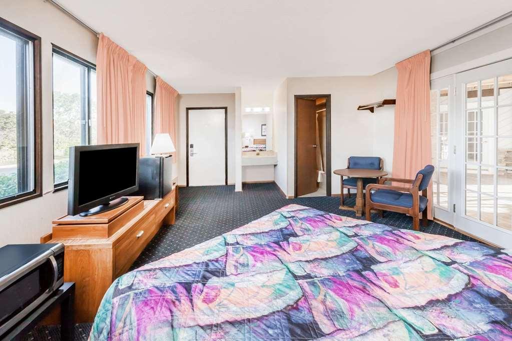 Knights Inn Mackinaw City Habitación foto
