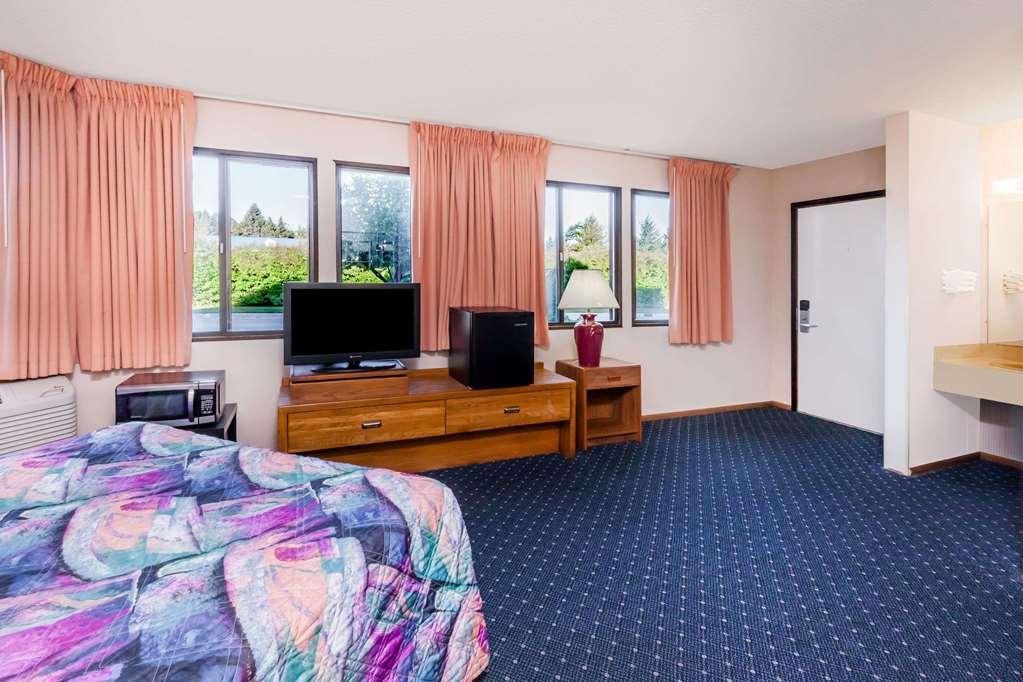 Knights Inn Mackinaw City Habitación foto
