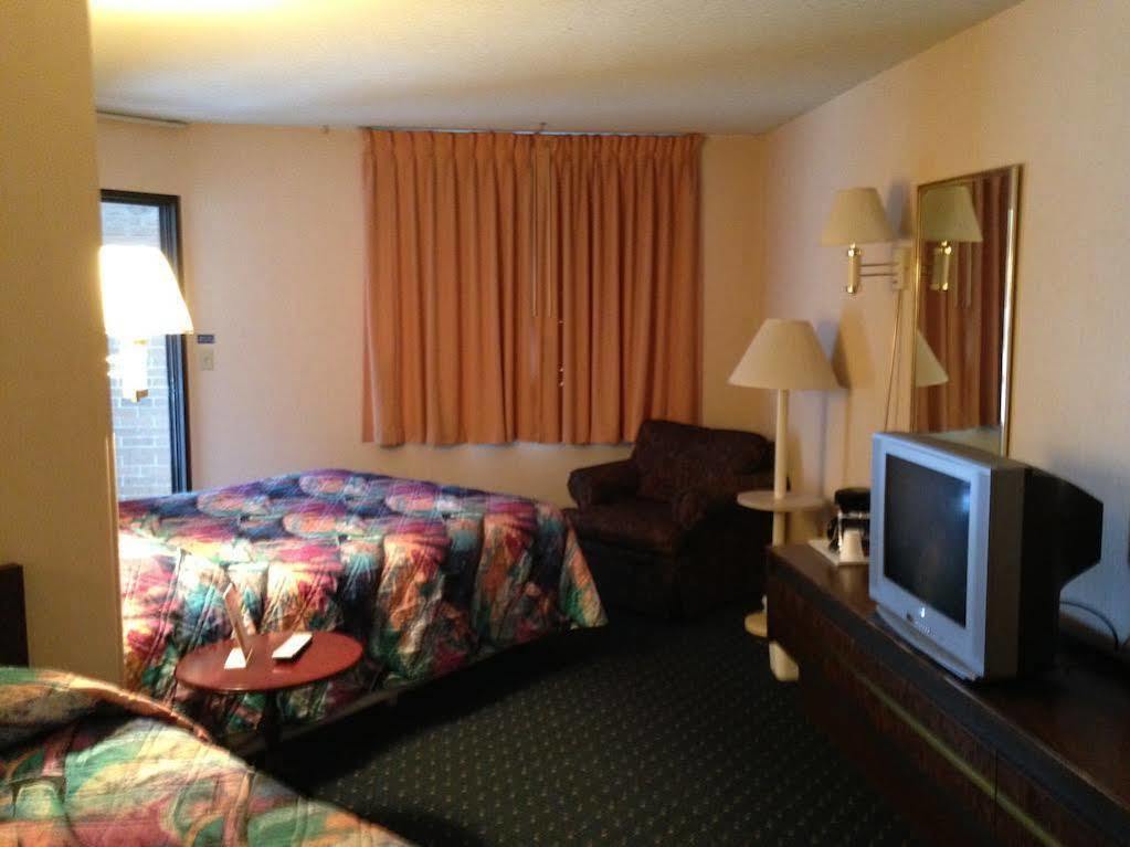 Knights Inn Mackinaw City Exterior foto