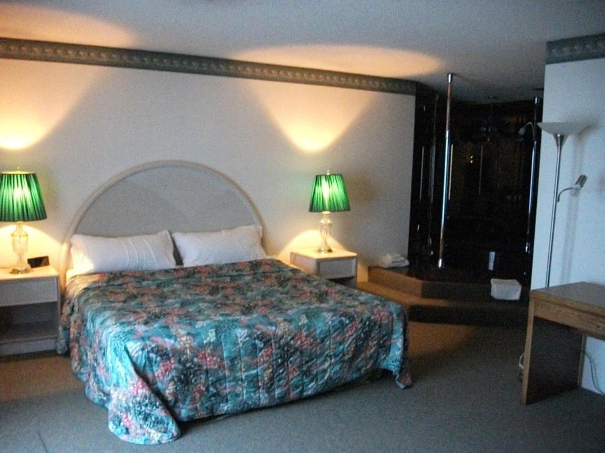 Knights Inn Mackinaw City Habitación foto